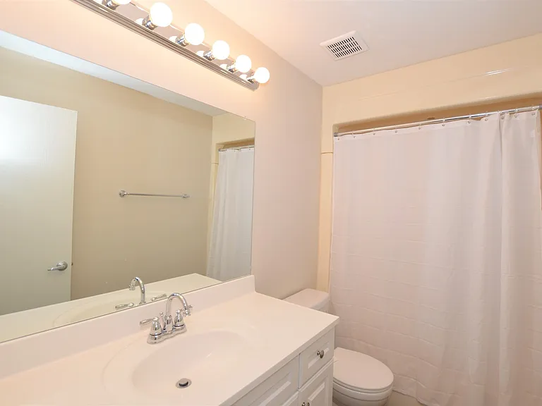 Renovated Apartment With In-Unit Washer-Dryer & Garage Parking! — Photo 27