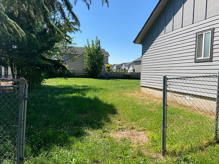 405 SE Fir Villa Rd — Photo 2