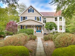 311 Camelot Ct, Wyckoff, NJ 07481