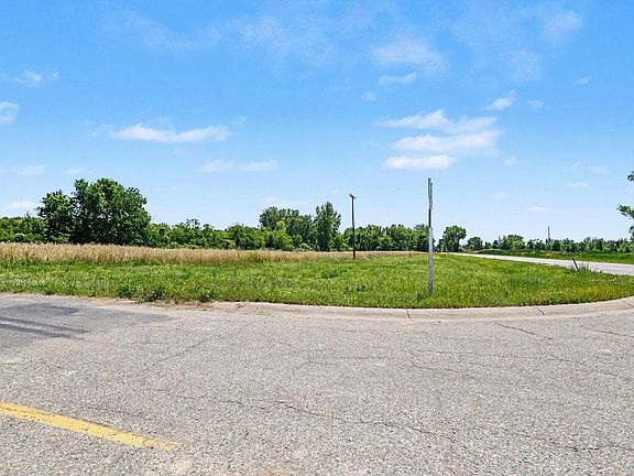 3rd image of S Meadowbrook Rd
