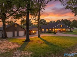 1260 Anita Ln, Gadsden, AL 35901