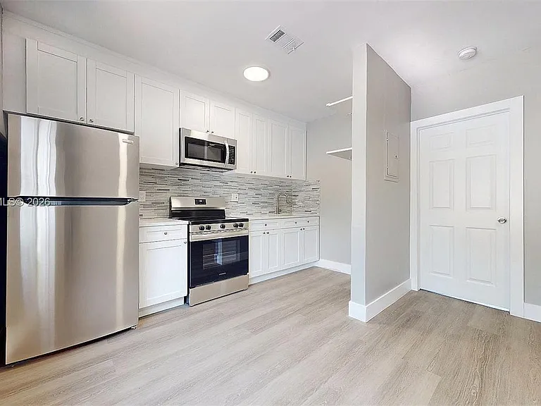 74 W 15th St #4 — Photo 8