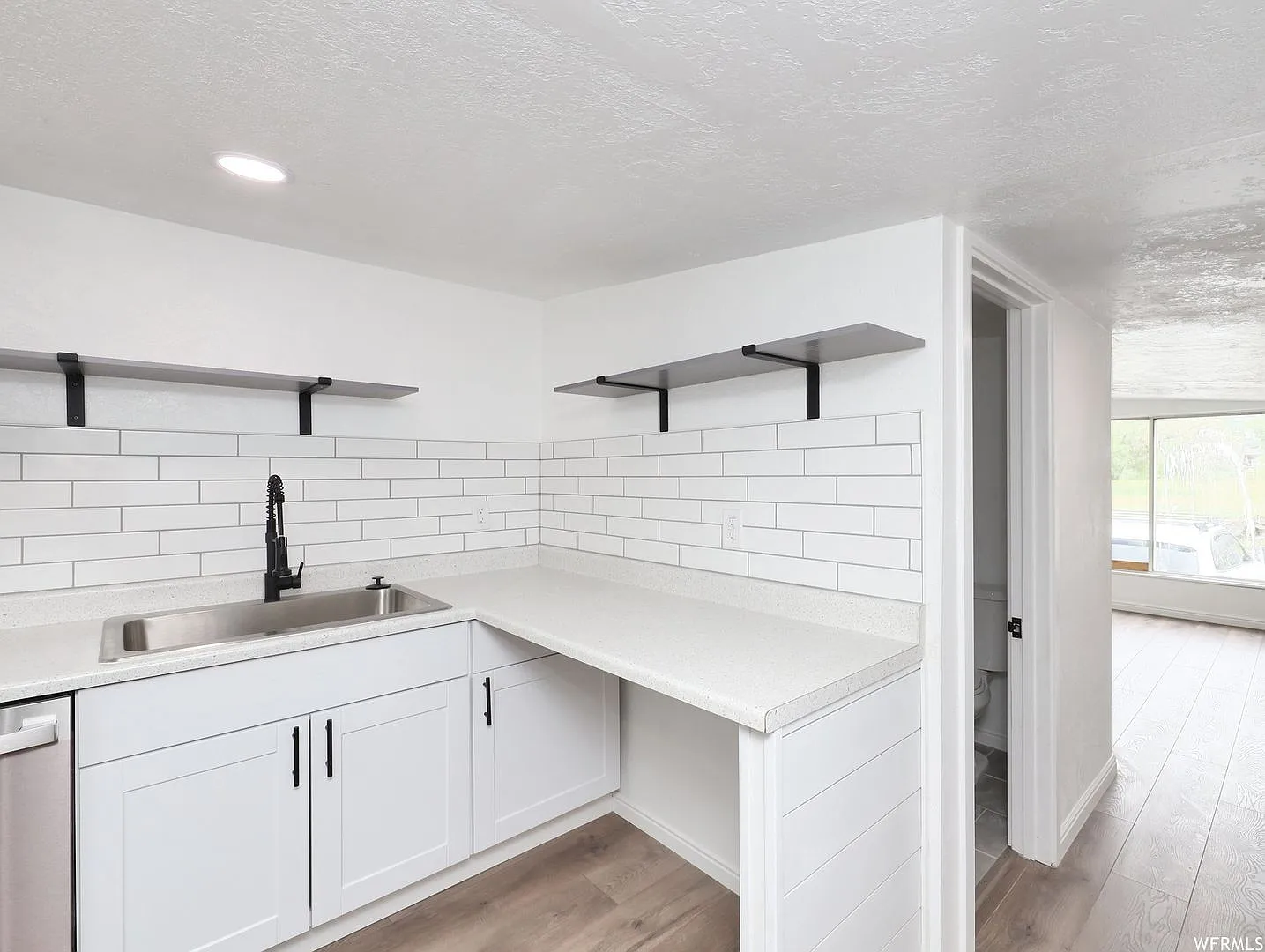 Price dropped ready to go! Don't miss out on this 3 bedroom home — Photo 3