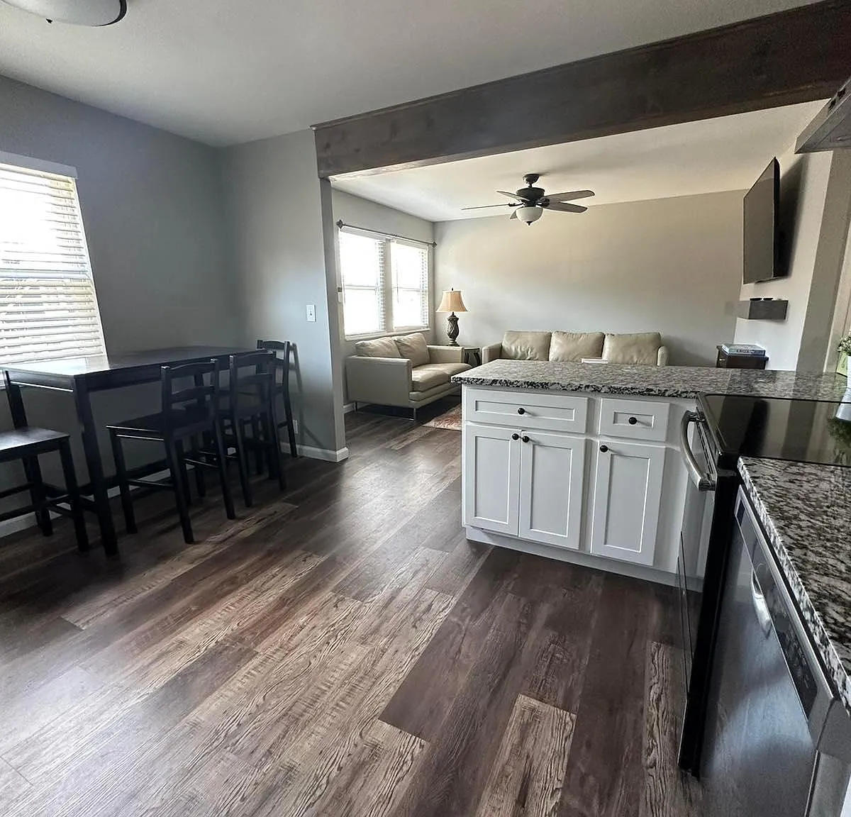 3 bed, 864 sqft, $2,700 — Photo 4