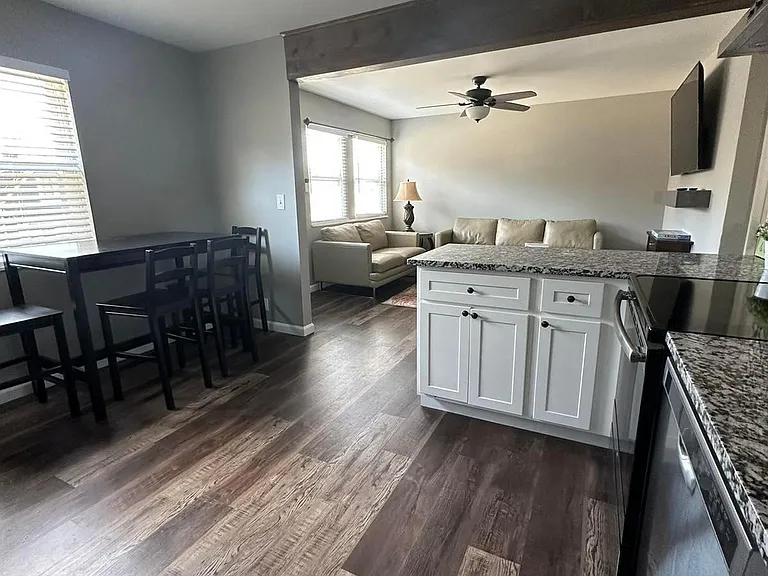 1534 Fairmount Ave — Photo 4
