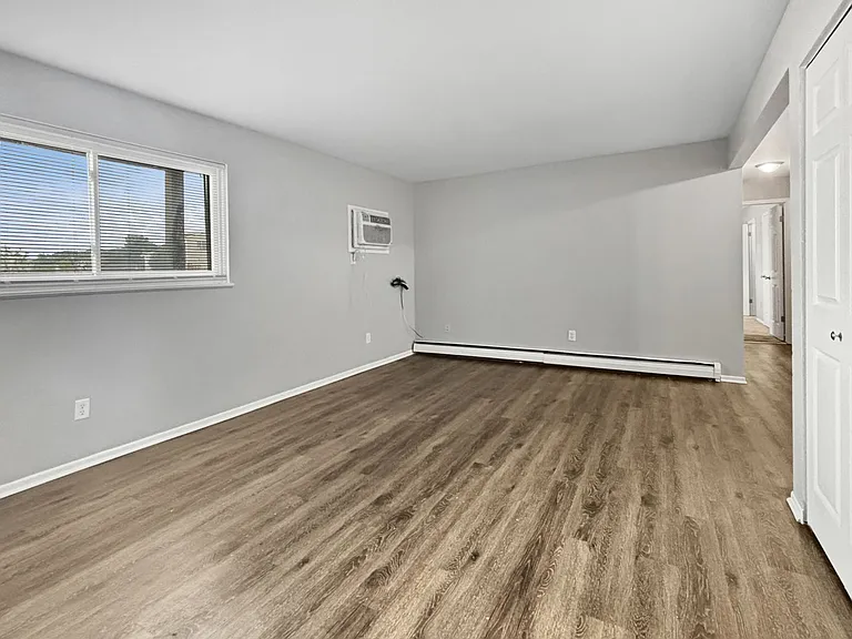 1018 Abbey Ct #1 — Photo 4