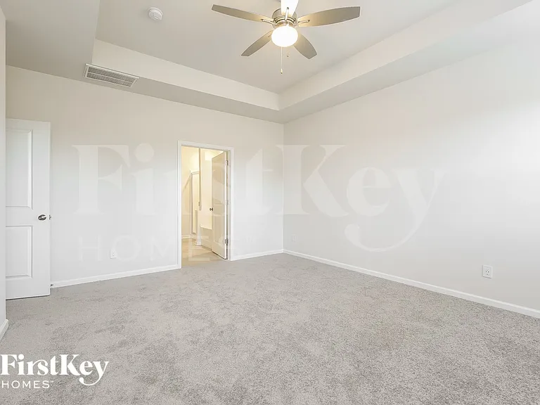 513 Hillpark Ln — Photo 11