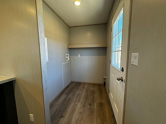 3rd image of 700 E 6th St #132