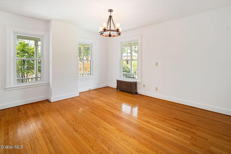 4th image of 346 Kenwood Avenue