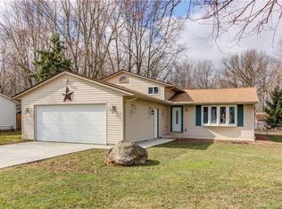 6466 Ridge Plaza Dr, North Ridgeville, OH 44039