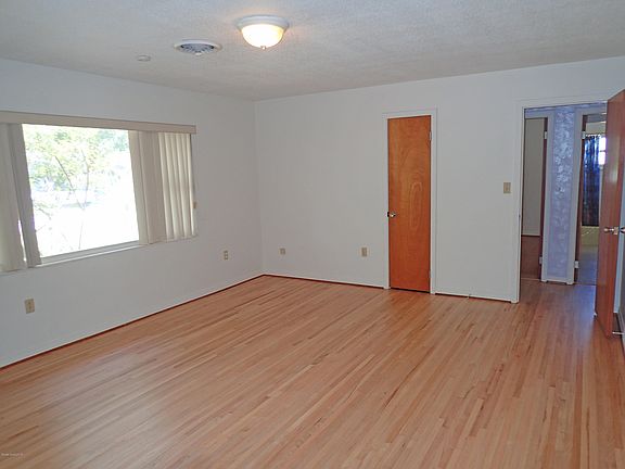 3rd image of 475 Robin Hood Dr