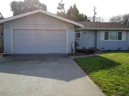 215 Begonia Blvd photo 1
