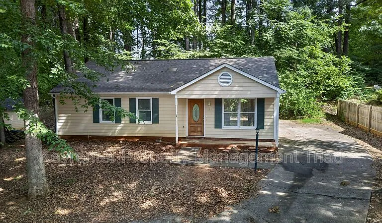 151 Laura Ave — Photo 9