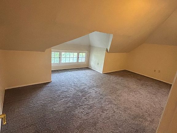 4th image of 2334 NW Kearney St APT 3
