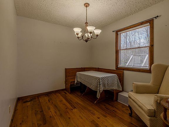 5th image of 349 Stepping Stone Ln