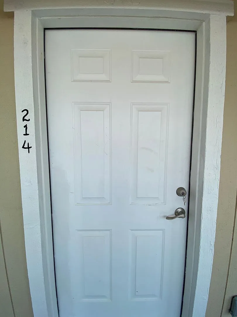 Nice 2 bed/1 bath apartment- all utilities included — Photo 2