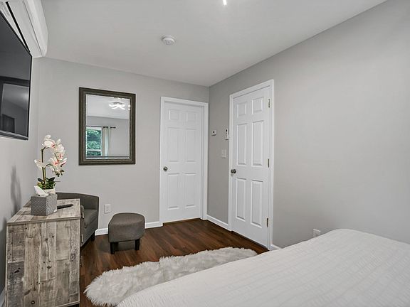 2nd image of 8 Forest Ln