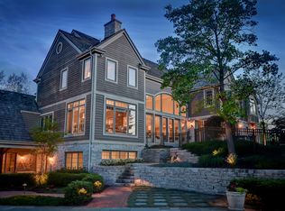 7250 W Highland Ridge Dr, Mequon, WI 53092