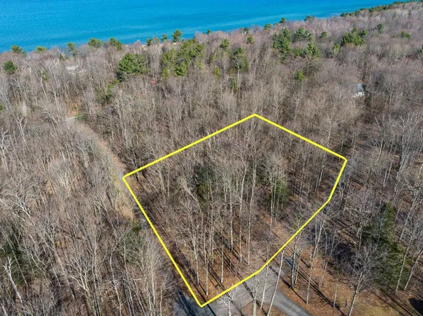 12 Aspen Trl, Kewadin, MI 49648