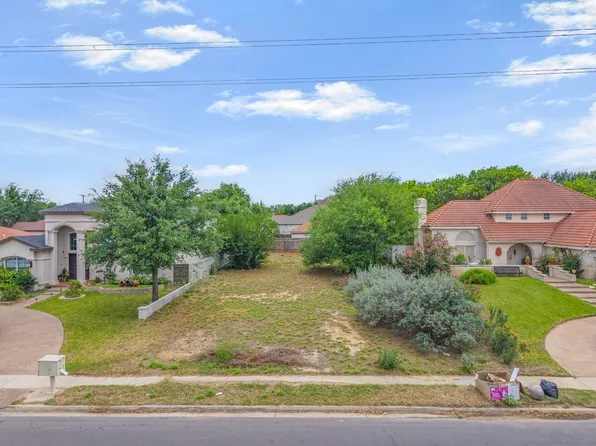435 Puig Dr, Laredo, TX 78045