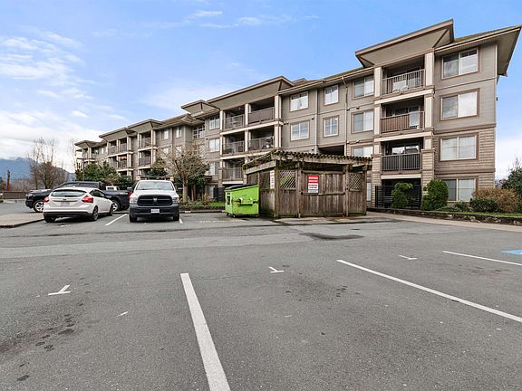 2nd image of 45555 Yale Rd #108