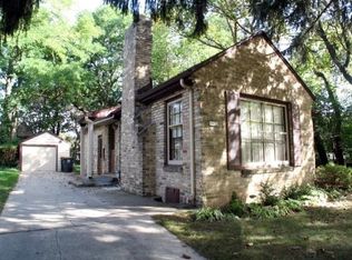 1422 N 69th St, Wauwatosa, WI 53213