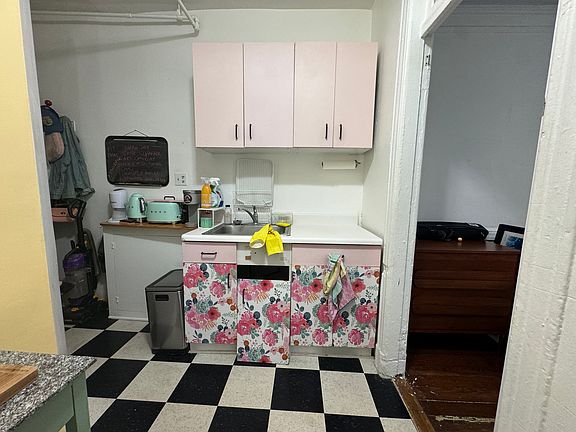 5th image of 512 E 12th St APT 6