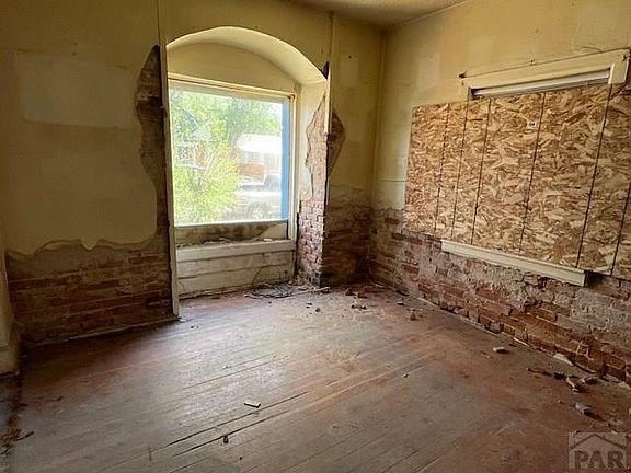 5th image of 1003 E Orman Ave