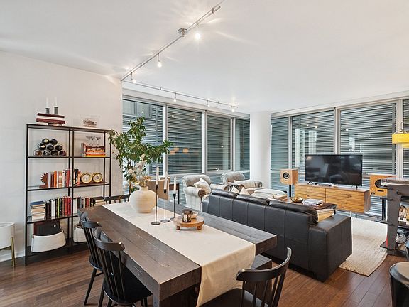 5th image of 125 S Green St APT 506A