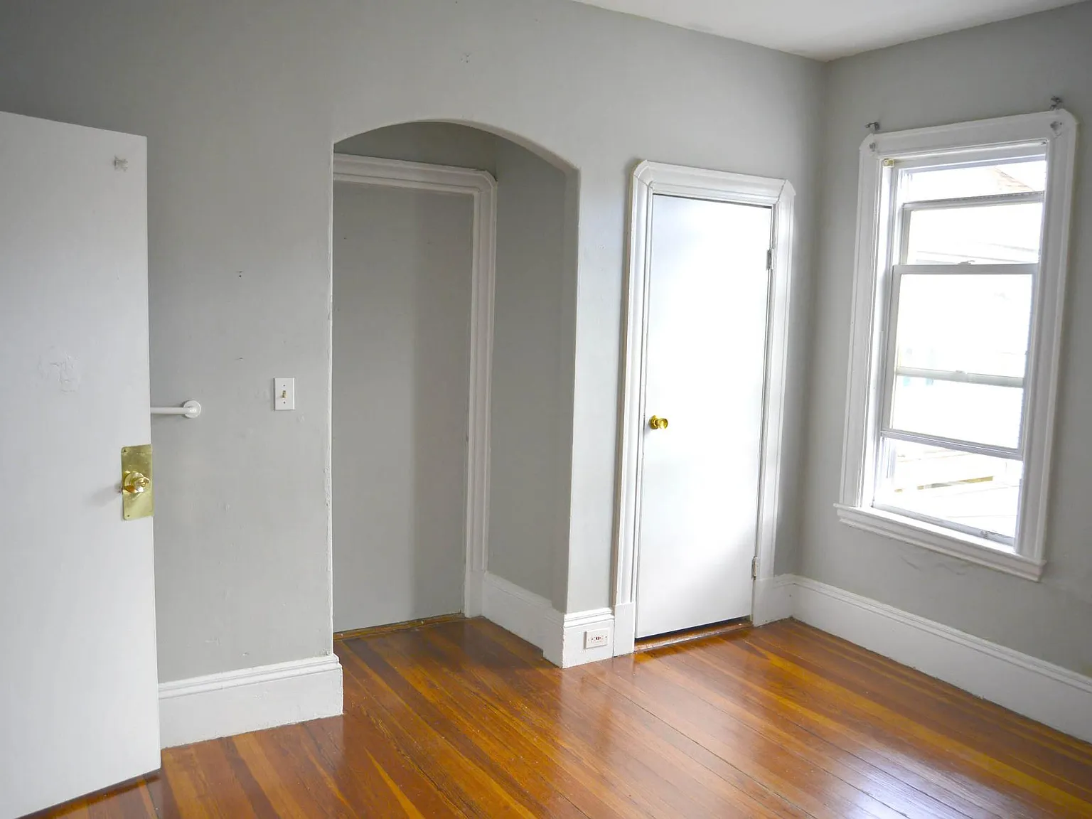 3 bed, 1300 sqft, $2,700 — Photo 3
