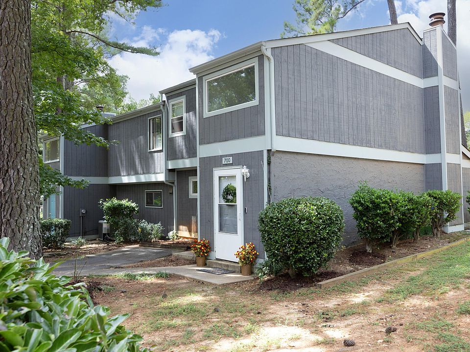 1st image of 700 Godwin Ct
