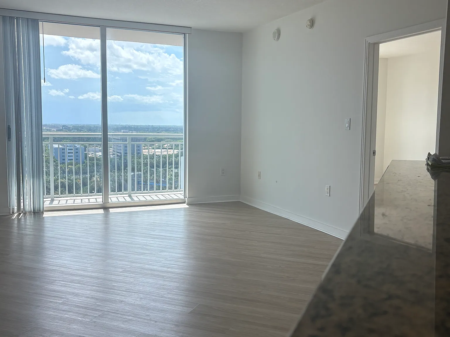 2 bed, 3100 sqft, $3,100 — Photo 3
