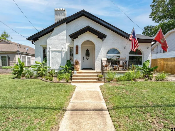 403 E Henderson St, Overton, TX 75684