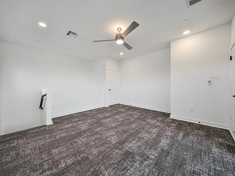 815 W 17th St — Photo 33
