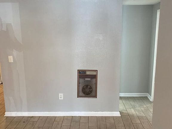 3rd image of 13801 N 20th St APT D