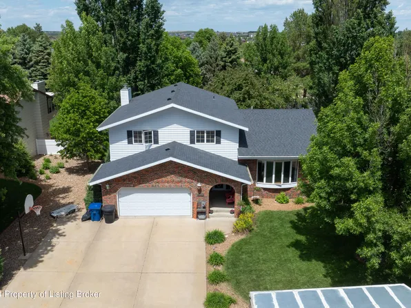 1388 W High St, Dickinson, ND 58601