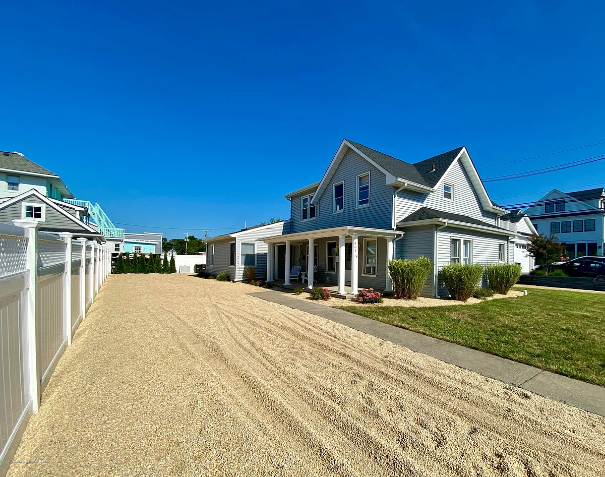 Photo 1 of 20 - 402 A St #DOWNSTAIRS - Belmar, NJ Primary Photo - 402 A St #DOWNSTAIRS