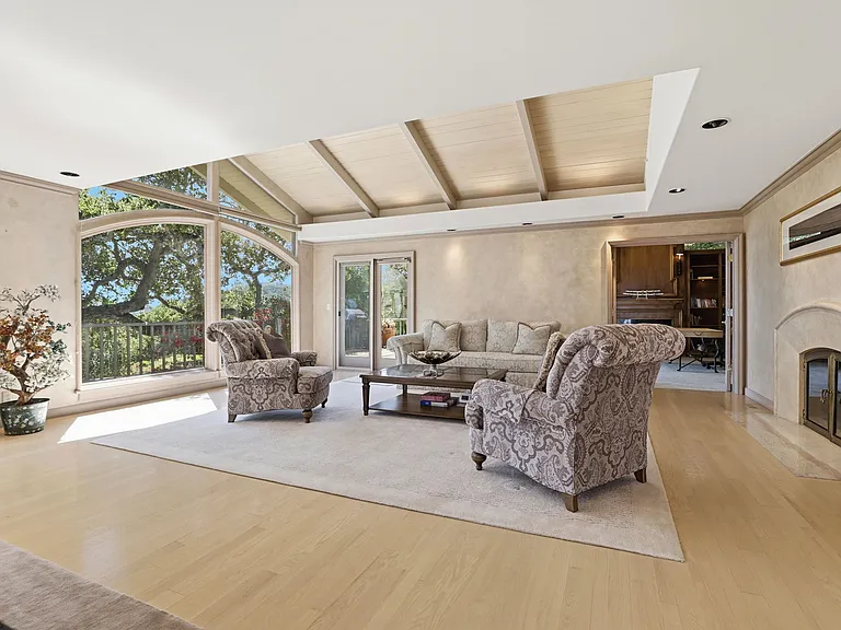 3187 Alexis Dr — Photo 3