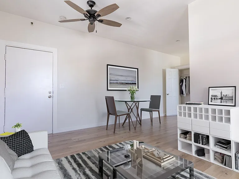 South Kenmore Apartments — Photo 32