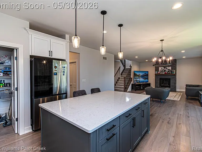 375 Amelia Cir — Photo 18
