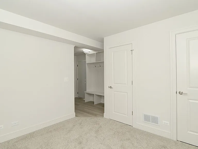 214 N Walnut St — Photo 46