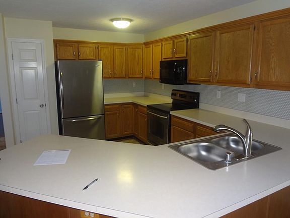 Large Kitchen w/ Large Counter top for family time.