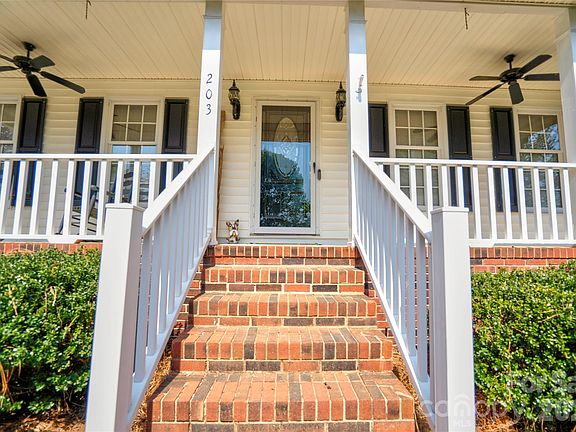4th image of 203 Carolina Dr