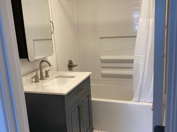 3rd image of 2361 W Kent Ave