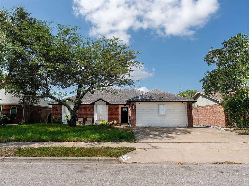 4 bed, 2.0 bath, 1859 sqft, $2,350 — Photo 1