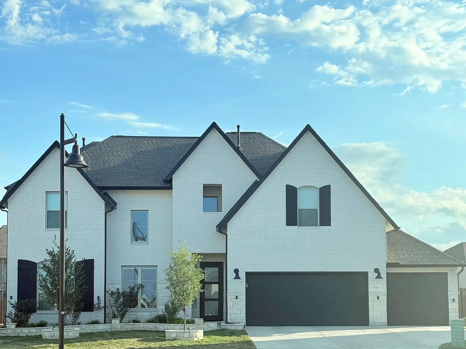 5 bed, 4.5 bath, 3865 sqft, $6,000 — Photo 1