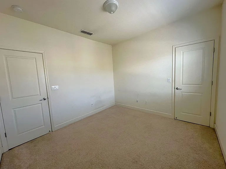 530 E Isidoro Ave — Photo 7