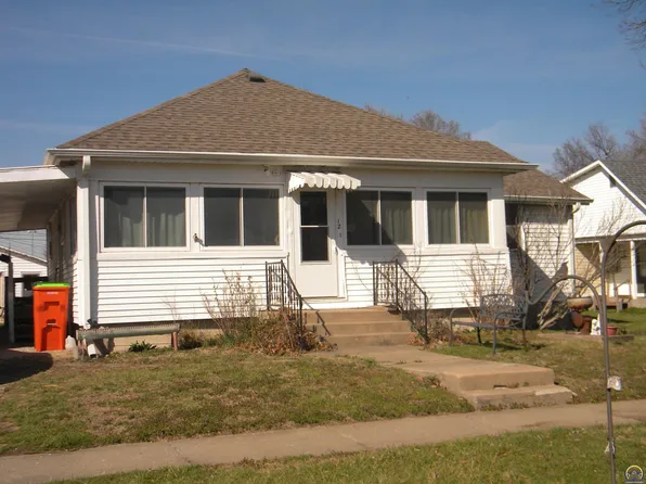 12 E 4th St, Lebo, KS 66856