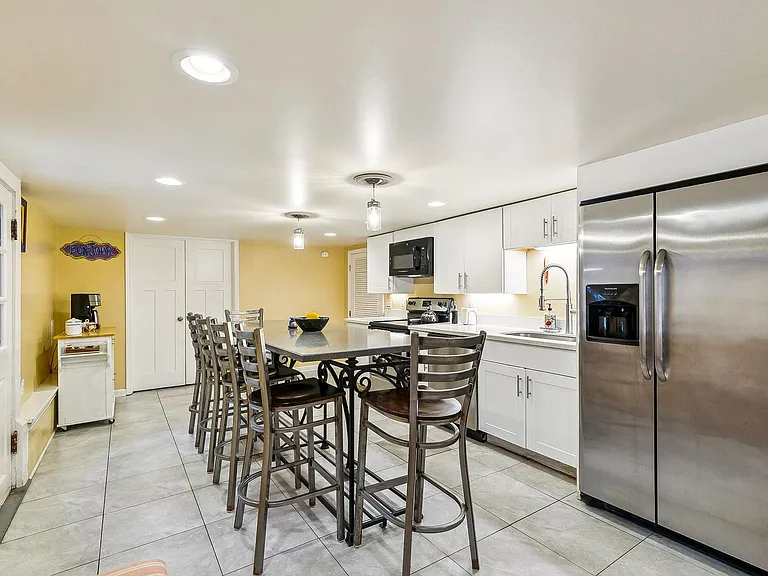 1904 Laharpe St #1904 — Photo 8