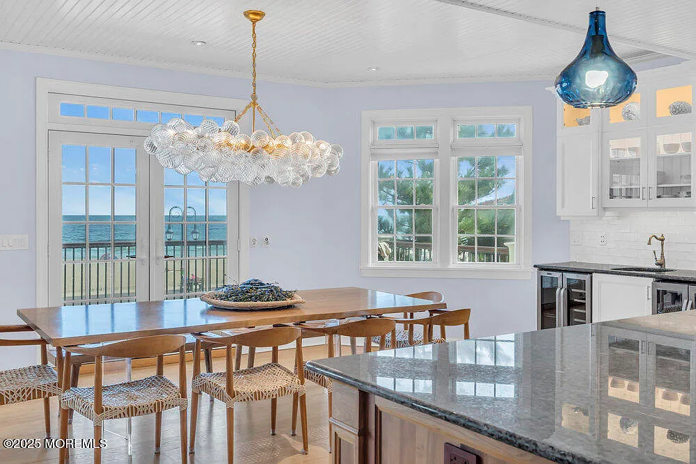 5 bed, 4.5 bath, 4432 sqft, $7,500 — Photo 4